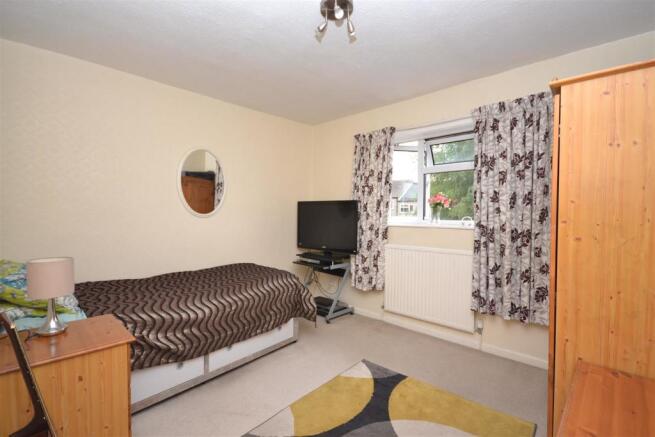 10oakcrescentBED2.JPG