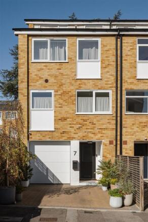 Ashdon Close, IG8