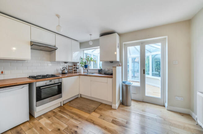 1393700-16-694298...