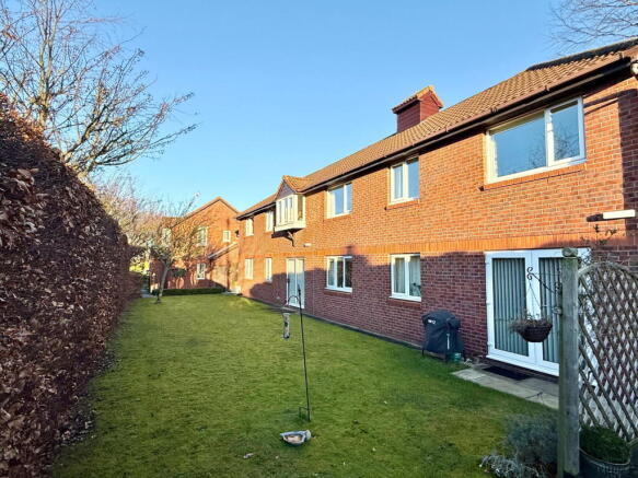 2 bed Flat for sale Image 9