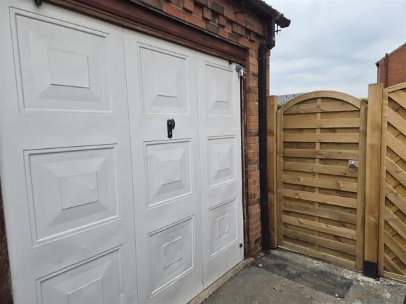 3 bed Semi-Detached to rent in eastrington