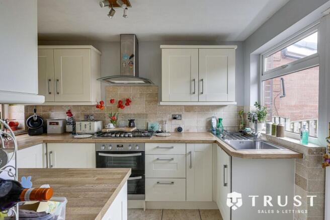 4 bed Semi-Detached for sale Image 7