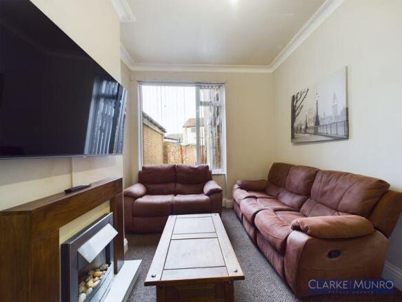 4 bed Town House to rent Image 8