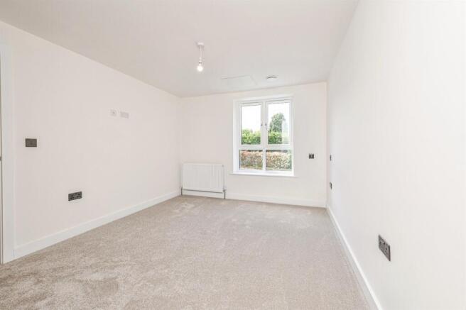 4 bed Detached for sale Image 8