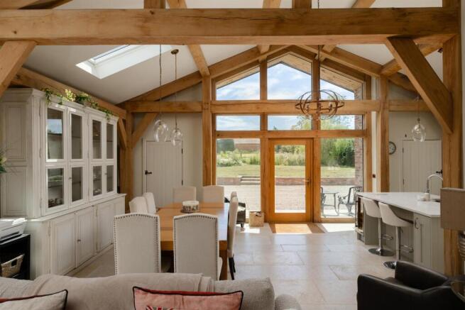3 bed House for sale Image 4