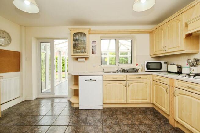 4 bed Detached for sale Image 5
