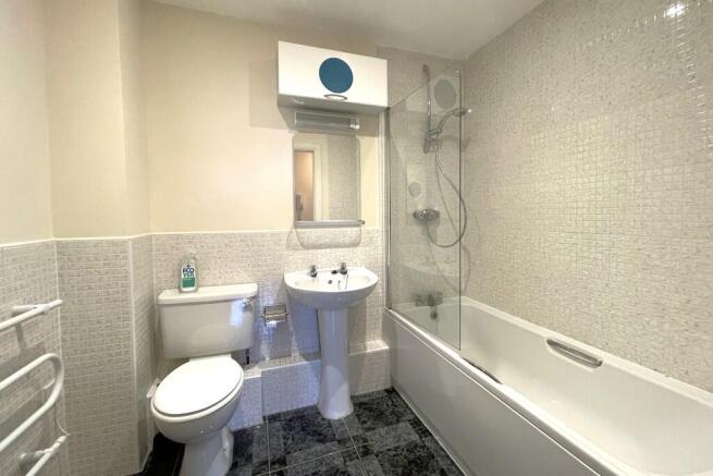 2 bed Apartment for sale Image 6