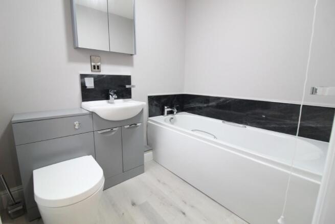 3 bed Terraced to rent Image 4