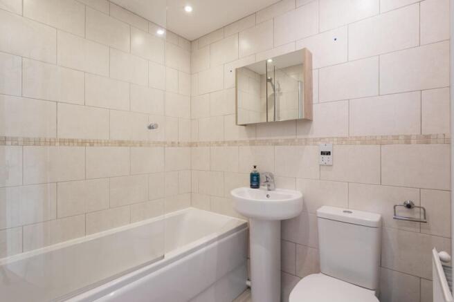 3 bed Town House for sale Image 11