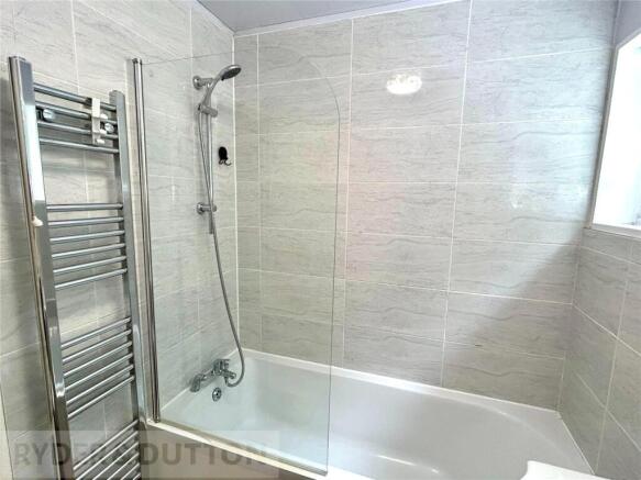 3 bed Terraced to rent Image 8