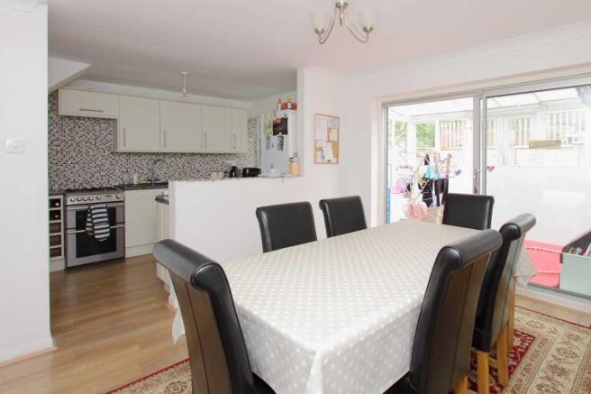 KITCHEN / DINING