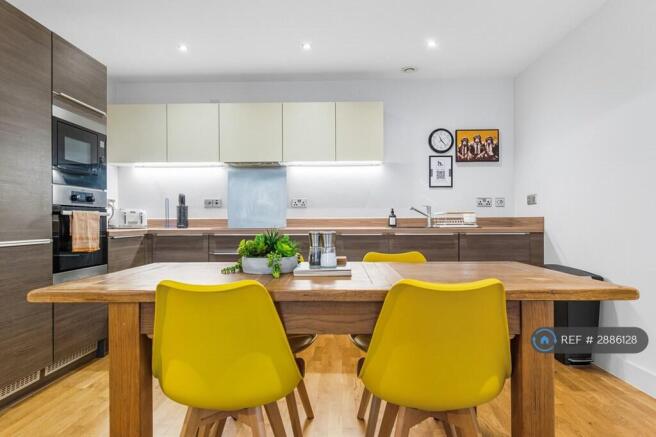 2 bed Flat to rent Image 6