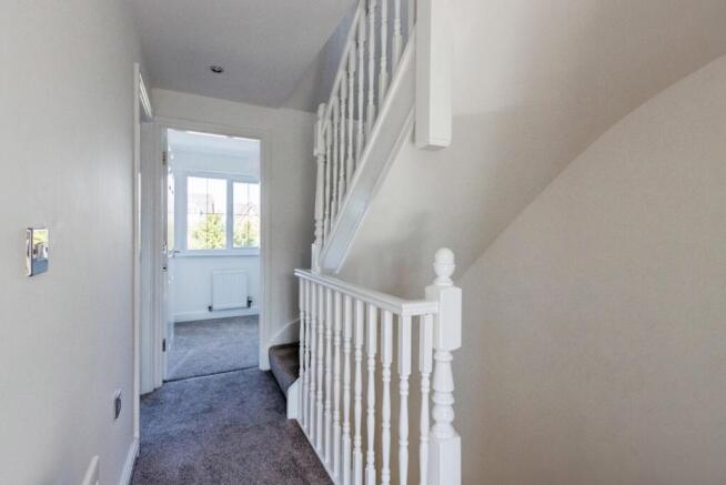 4 bed Semi-Detached for sale Image 8