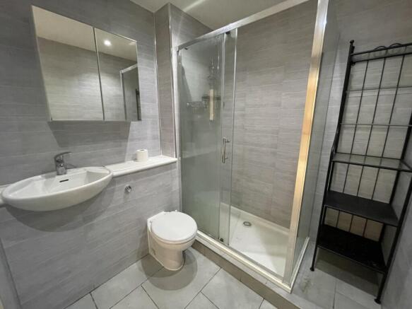 2 bed Apartment to rent Image 8