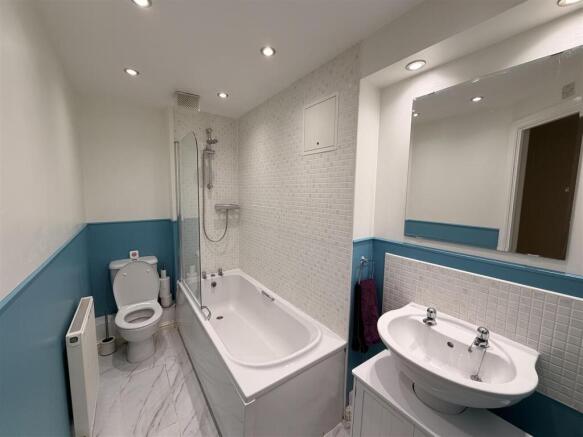 2 bed Apartment for sale Image 12