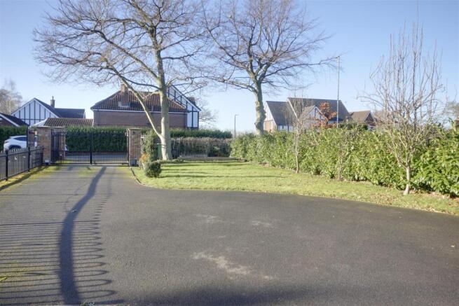 Front Garden & Drive