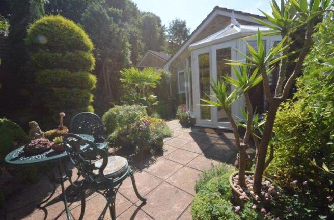 GARDEN & C...