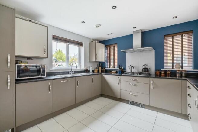 Kitchen/B'fast Room