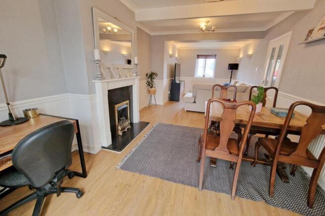 Sitting Room/Dining 