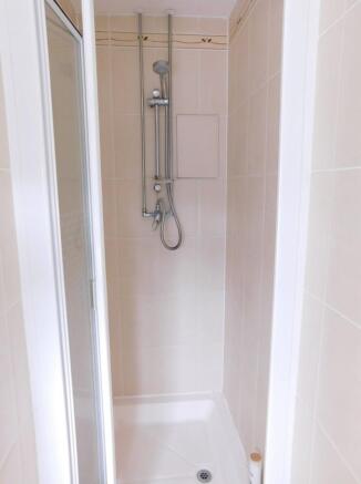 Master shower roo...