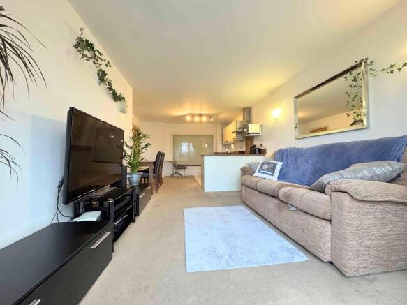 3 bed Apartment for sale Image 5