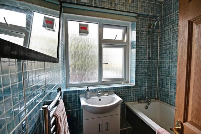 2 Locke House - Bathroom