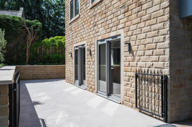 3 bed Apartment for sale Image 4