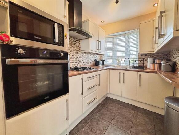 1 bed Semi-Detached Bungalow for sale Image 11