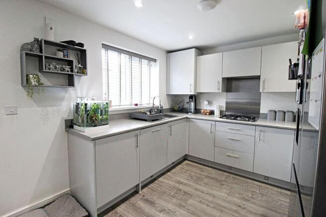 4 bed Semi-Detached for sale Image 4