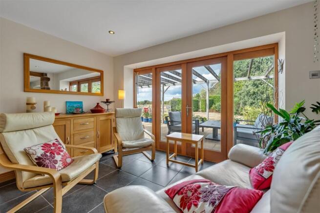 Swallow's Barn, Pilning Garden Room.jpg