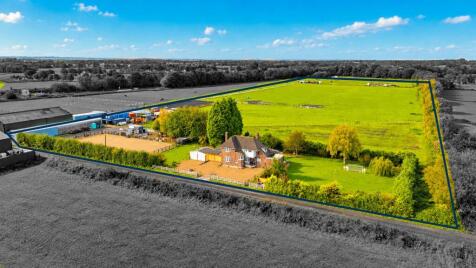 Moss Road, Cadishead, M44