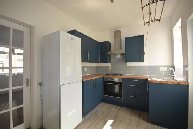2 bed Terraced to rent Image 3