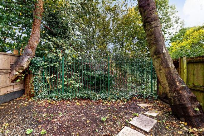 3 bed Semi-Detached to rent Image 9