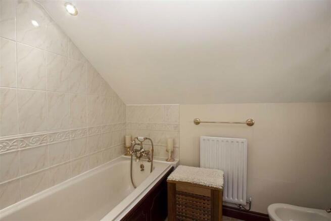 5 PC EN-SUITE SHOWER ROOM