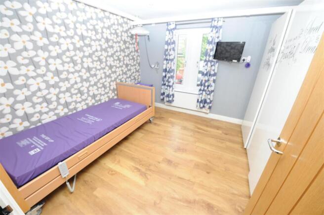 6 bed Detached for sale Image 7