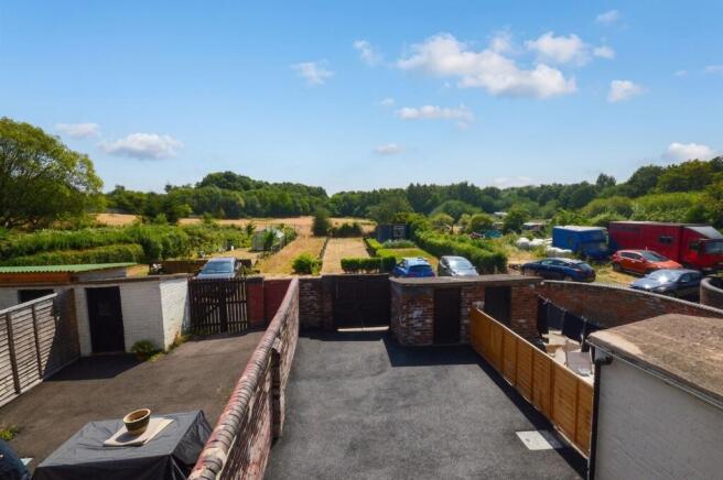 3 bed Terraced for sale Image 11