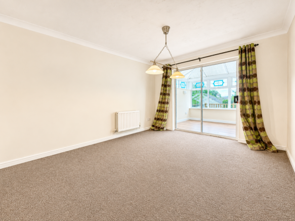 5 bed Detached for sale Image 5