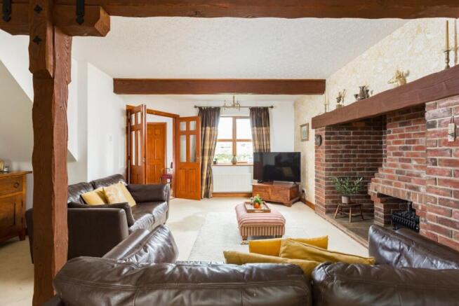 5 bed Detached for sale Image 6