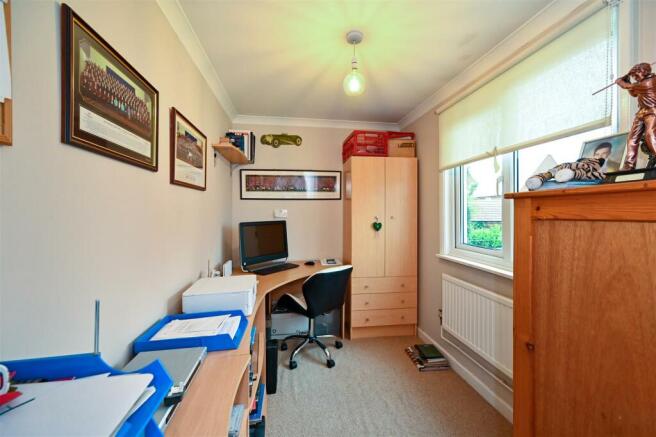 Study off Bedroom 1