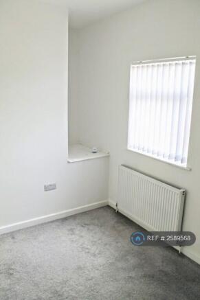 2 bed Terraced to rent Image 4