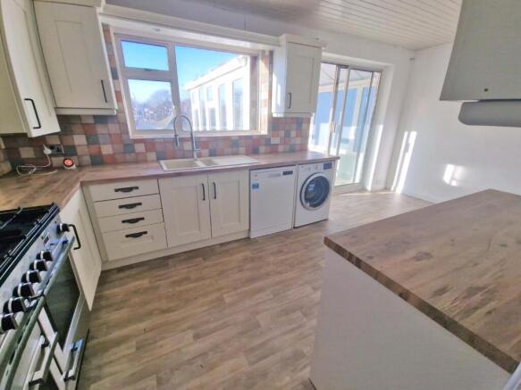 kitchen1.jpg