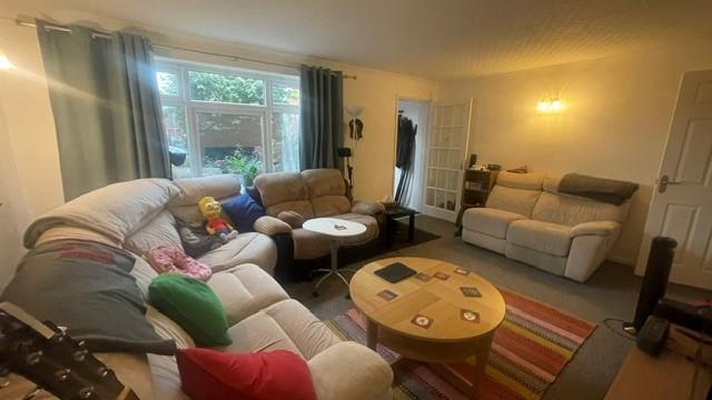 Lounge 2.jpg
