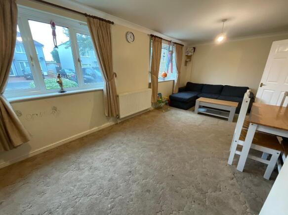 Woburn Court, Elm Park, Hornchurch, Essex, RM12 4PB photo 4