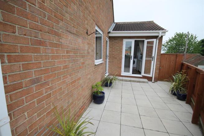 SIDE PATIO