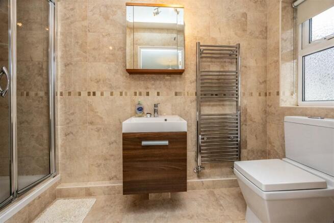 EN SUITE SHOWER ROOM