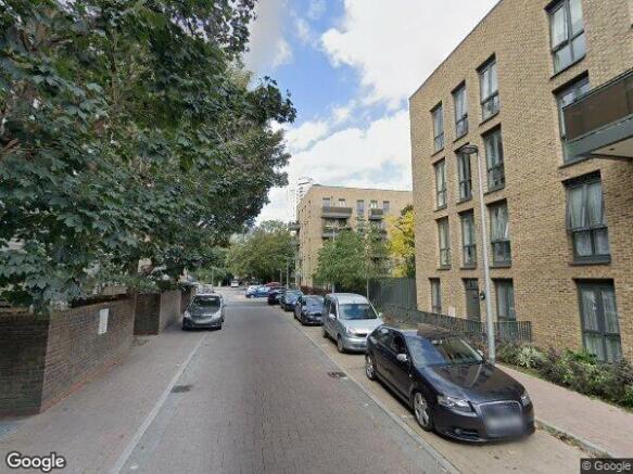 2 bedroom flat with balcony