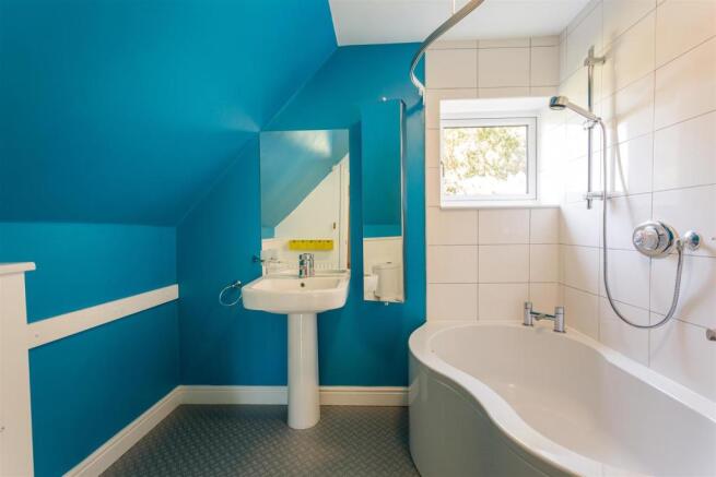 En-Suite Bathroom