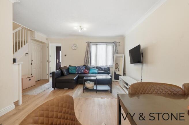 Vienna Close, Ilford, IG5 photo 4