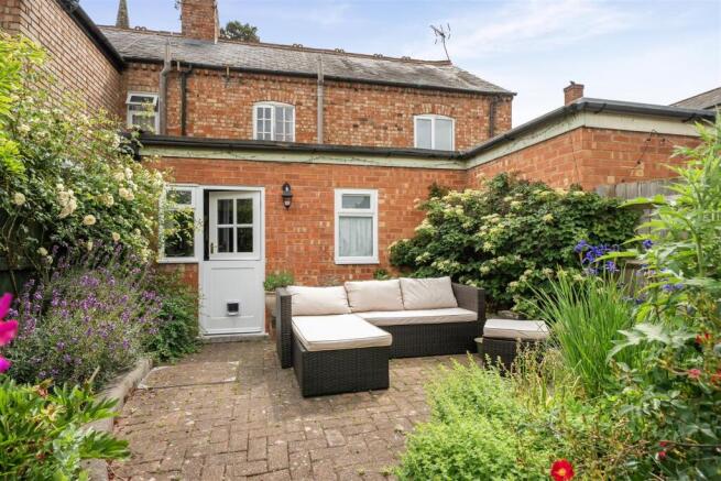 4 Church Road, Grandborough