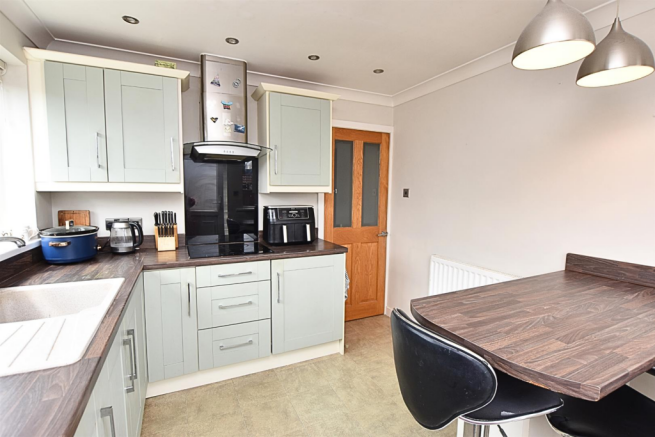KITCHEN/BREAKFAST ROOM